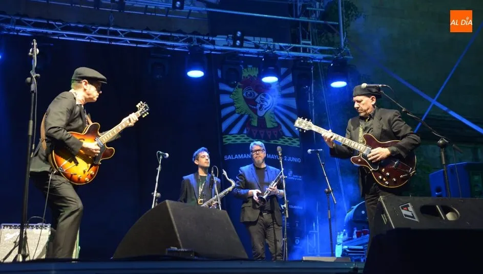 Juan Perro, con Santiago Auserón, ha cerrado la segunda jornada del FÀCYL. Foto de Lydia González