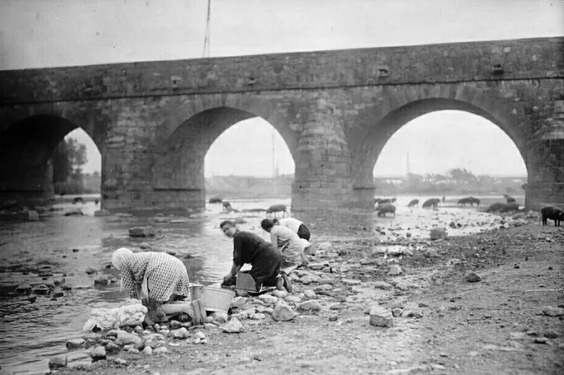 Las lavanderas en el Tormes, a su paso por Salamanca  