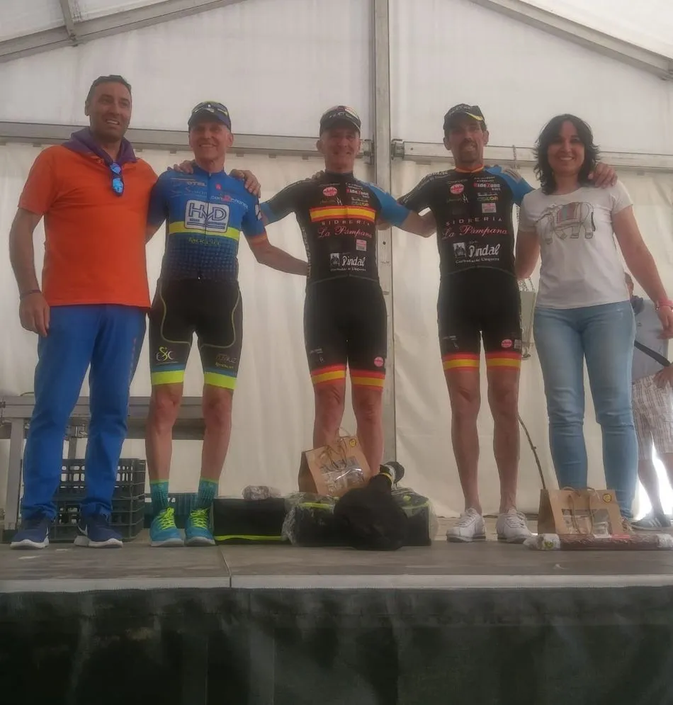 Trapiello (izquierda), en el podio