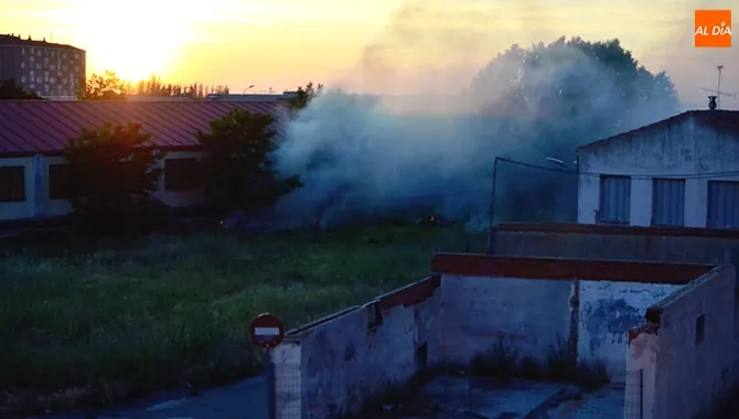 El fuego comenzaba en uno de los margenes del solar situado en la carretera de Medina