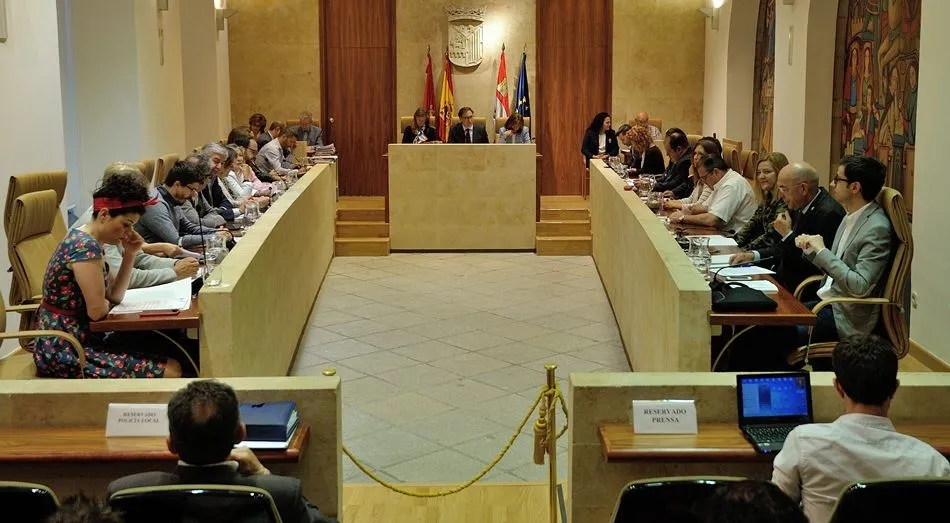 Pleno del Ayuntamiento de este martes, en el que se aprobaban estas mejoras