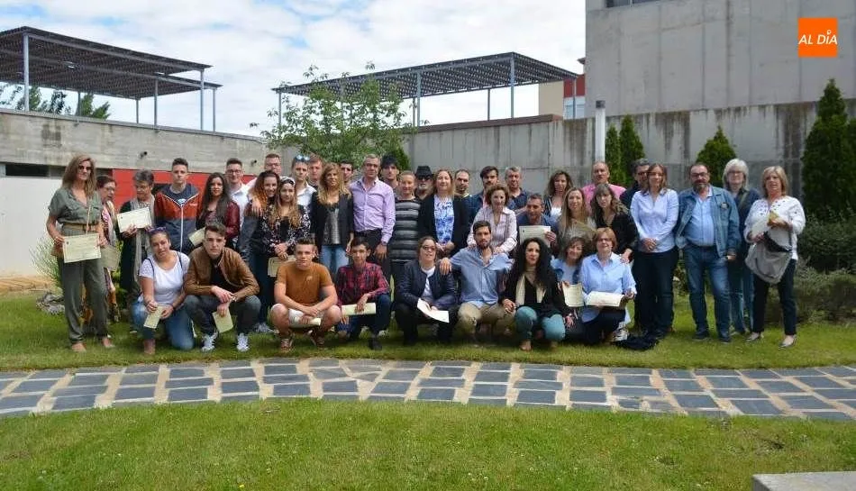 Protagonistas de este último acto del curso en la Escuela de Hostelería de Santa Marta de Tormes. Foto de Lydia González