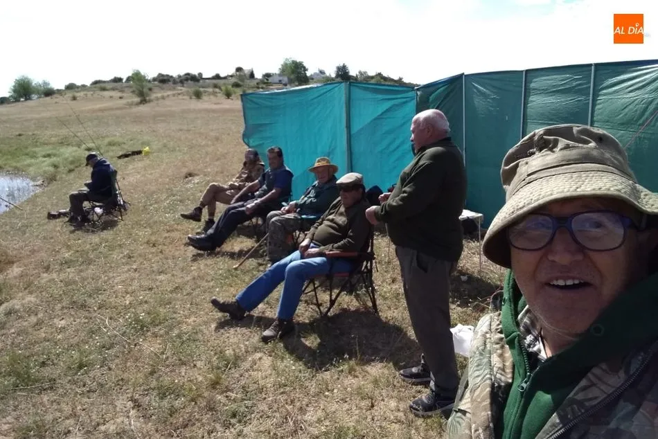 La Asociación de Jubilados San Isidro vive la pesca en Ricobayo  