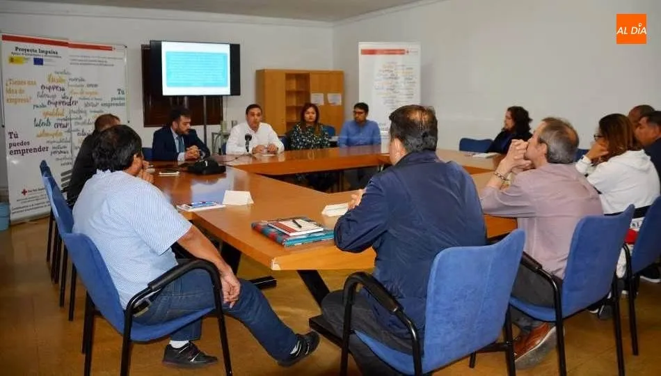 Encuentro de Cruz Roja con la participación de tres empresas y varios emprendedores. Foto de Lydia González