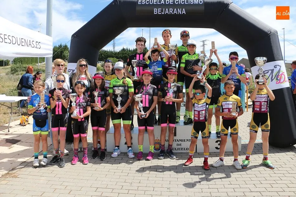 Foto de familia con todos los ganadores del II Trofeo Villa de Guijuelo