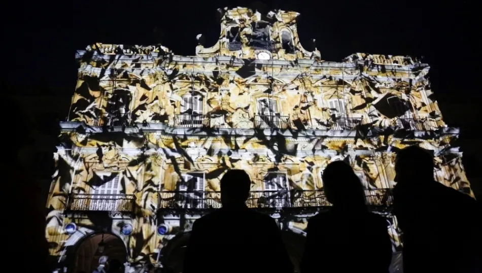 El festival Luz y Vanguardias de Salamanca es un acontecimiento de carácter anual dedicado a una modalidad artística que utiliza la luz como materia prima para la creación