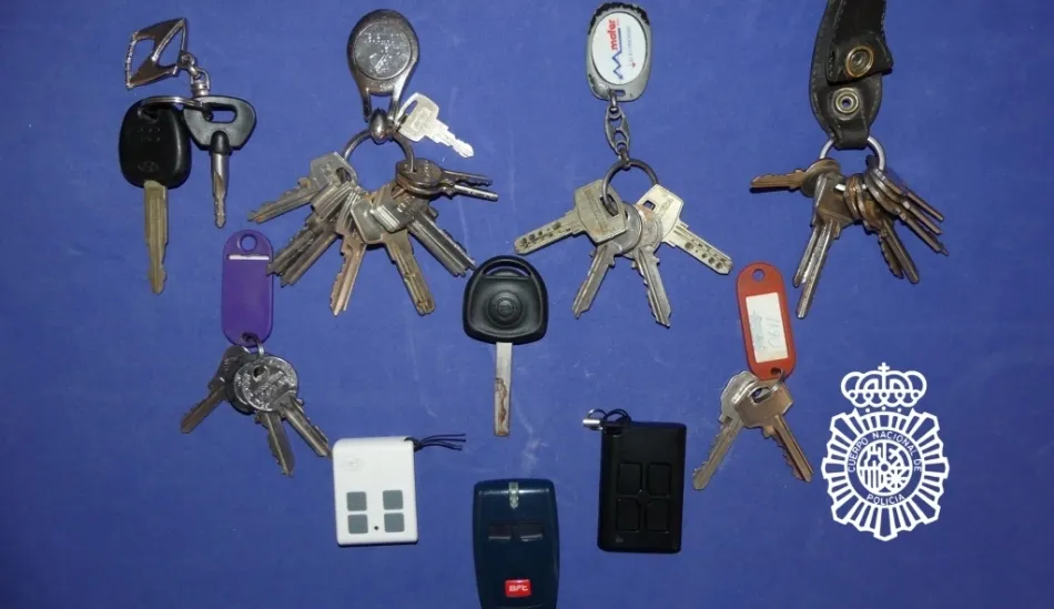 Llaves y mandos que tenían en su poder los ladrones