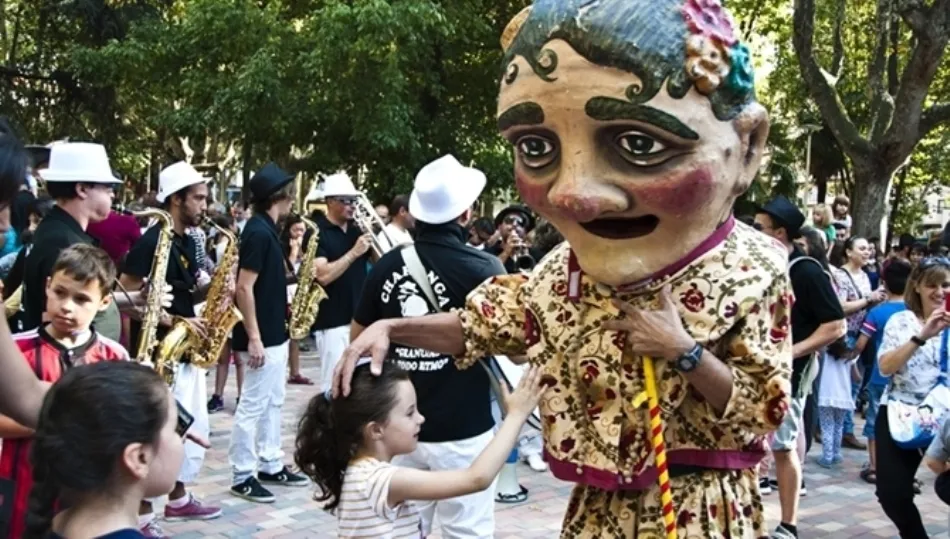 A las seis de la tarde habrá Charangas y cabezudos por el parque de los Jesuitas