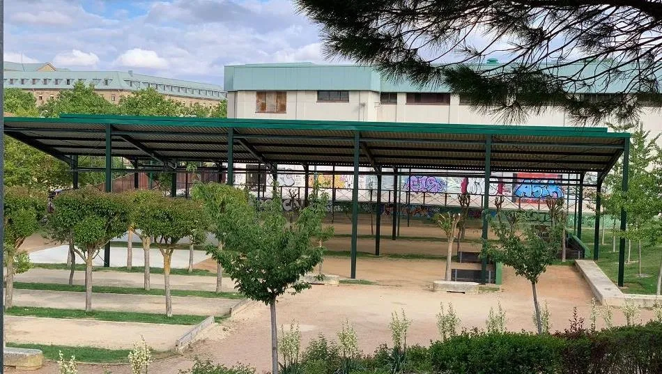 Las pistas de petanca y calva del parque Würzburg cuentan desde esta semana con una nueva cubierta