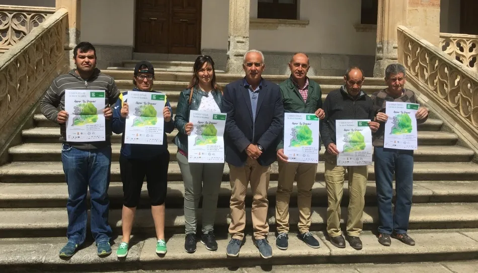 Presentación de la II Carrera Popular Aspar-La Besana, en el patio del Palacio de la Salina