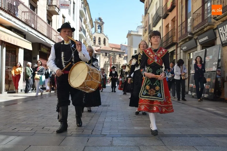 Los sones charros acompañaron a la comitiva en su recorrido desde la Plaza Mayor hasta la Catedral. Fotos: Lydia González