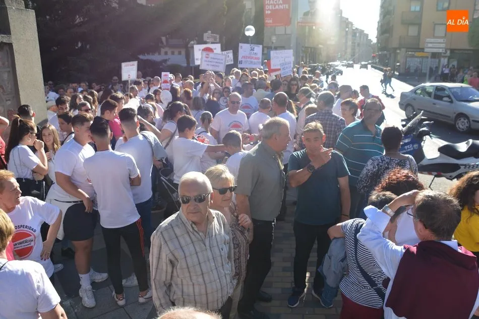 Imagen de la manifestación de los vecinos en el barrio de Prosperidad. Foto: Lydia González