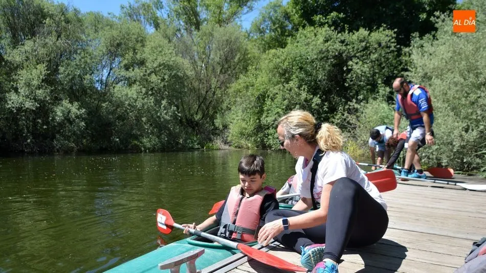 Las piraguas toman el Tormes en una jornada familiar