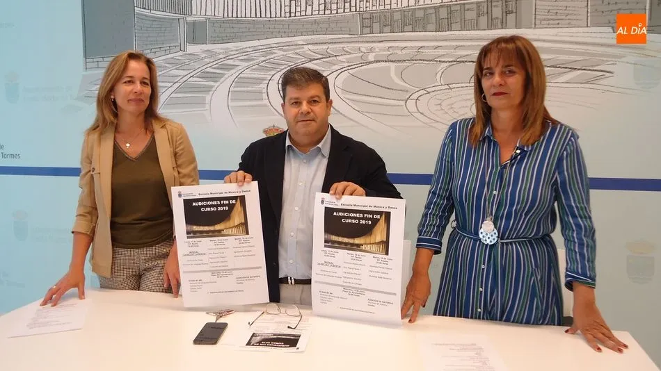 El concejal de Educación y las directoras de la escuela han presentado las audiciones de fin de curso