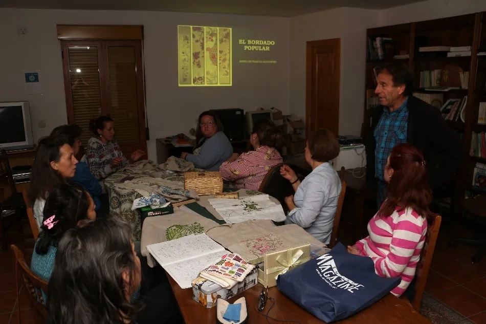 Villanueva del Conde acoge la presentación del estudio sobre el Bordado Serrano