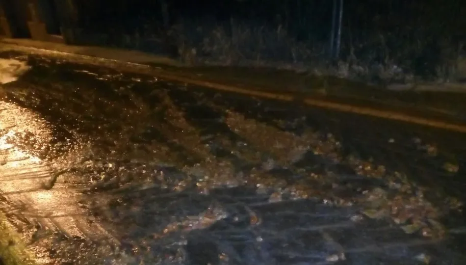 Reventón en la calle Santa Rita. Foto @AVCantoBlanco