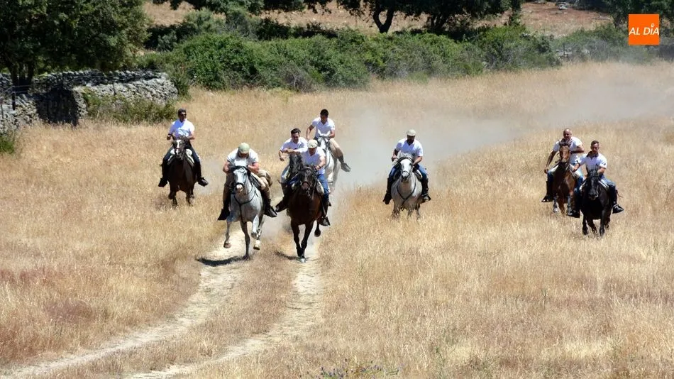 Los jinetes ofrecieron un bello espectáculo en la carrera por el Monte / E. Corredera