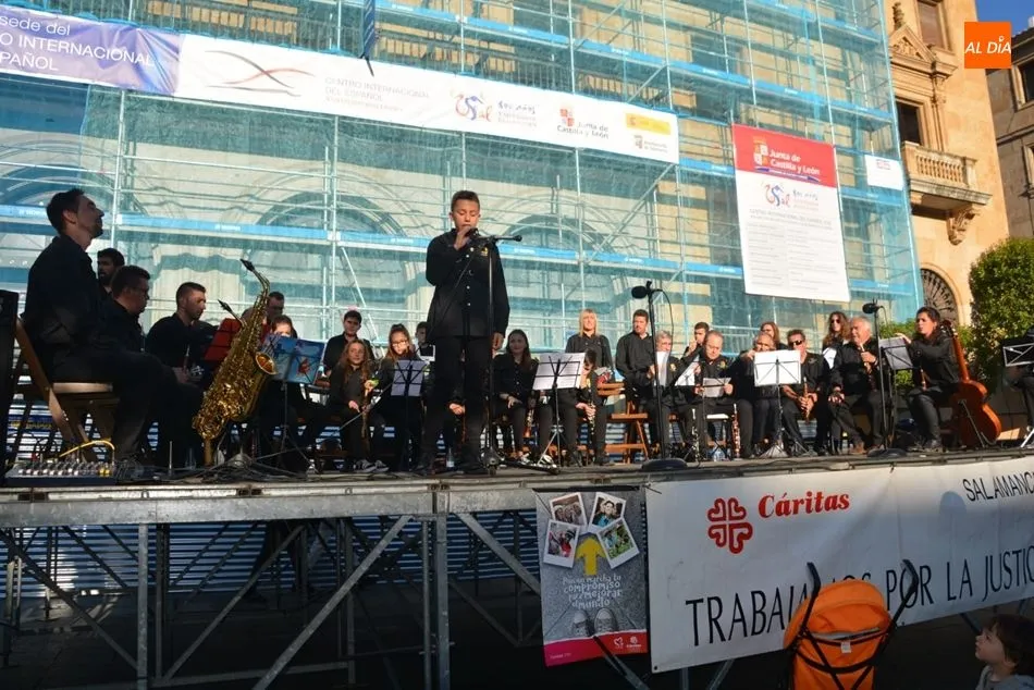 Un momento del concierto en la Plaza de los Bandos.