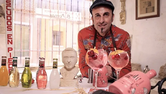 Teo Marcos vuelve un mes mas con su sección, esta vez para ofrecernos la segunda parte sobre la preparación del Gin Tonic