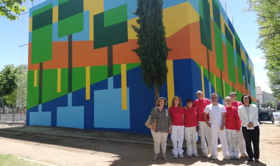 Nueva imagen para el frontón de Cabrerizos gracias al taller de pintura