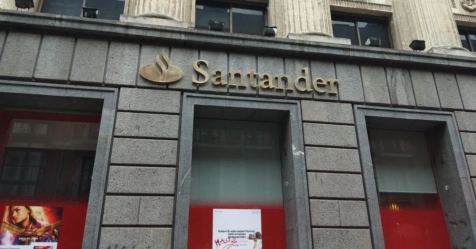 Santander firma con los sindicatos el ERE a 3.223 trabajadores  