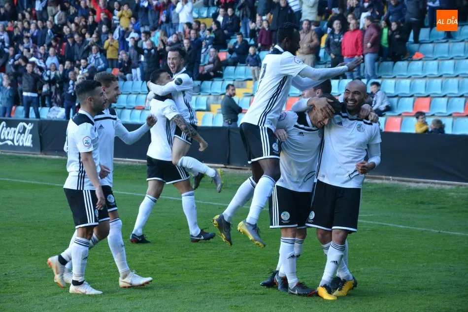 El Salamanca UDS celebra un gol