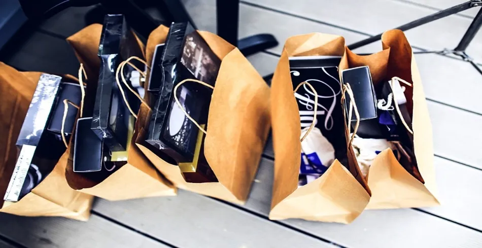 Cómo pueden las bolsas de papel personalizadas mejorar la imagen de tu negocio