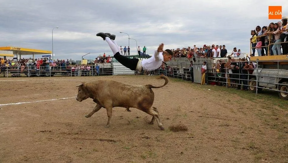 Una exhibición de cortes y los coches-locos, con la orquesta Clan Cero, eventos estrella para el 29 de junio / CORRAL