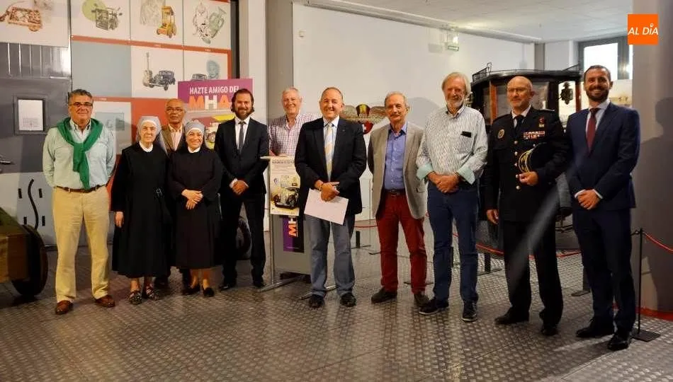 Acto de entrega del dinero y los productos recaudados para las Hermanitas de los Pobres, gracias a la Operación Litro