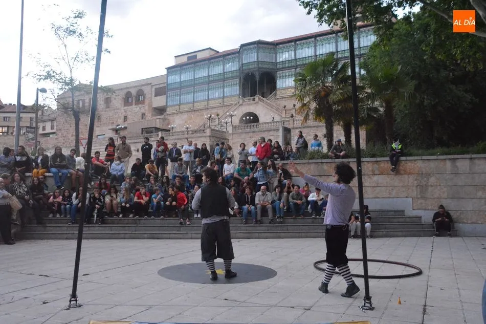 Actuación de alumnos de la Casa Escuela Santiago Uno. Foto de Lydia González