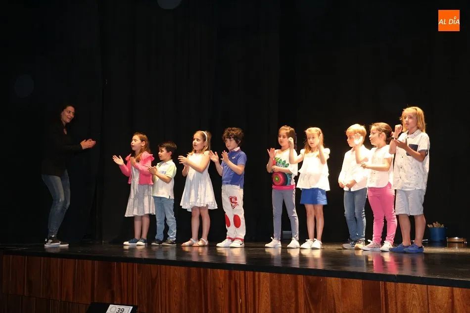 Fue turno de los alumnos de coro, entre otros