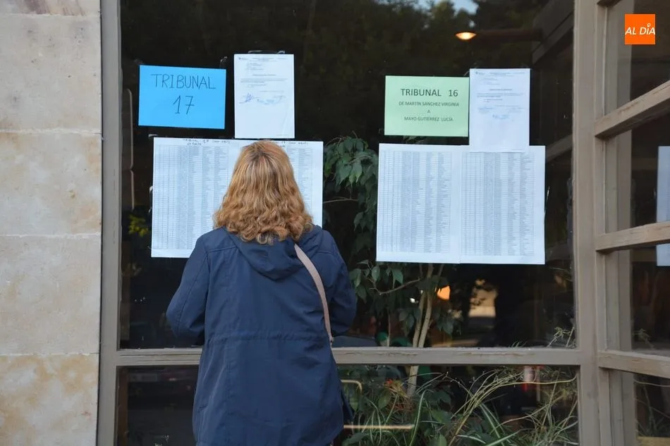 Nervios e ilusiones en la oposición para 4.100 maestros en Salamanca