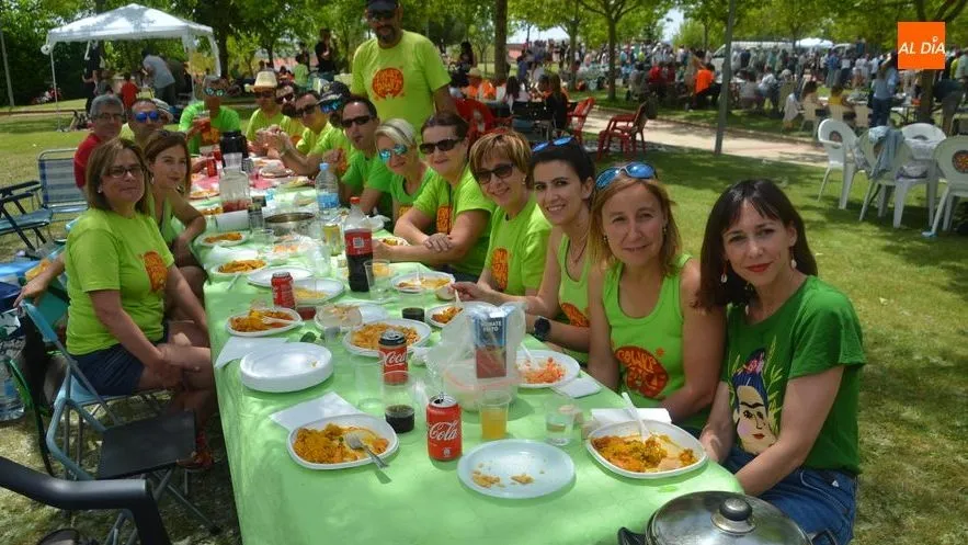 En torno a 5000 personas degustan la paella festiva en Cabrerizos