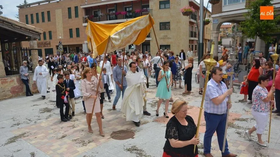 Carbajosa celebra su tradicional misa del Corpus y la procesión por las Fiestas del Señor