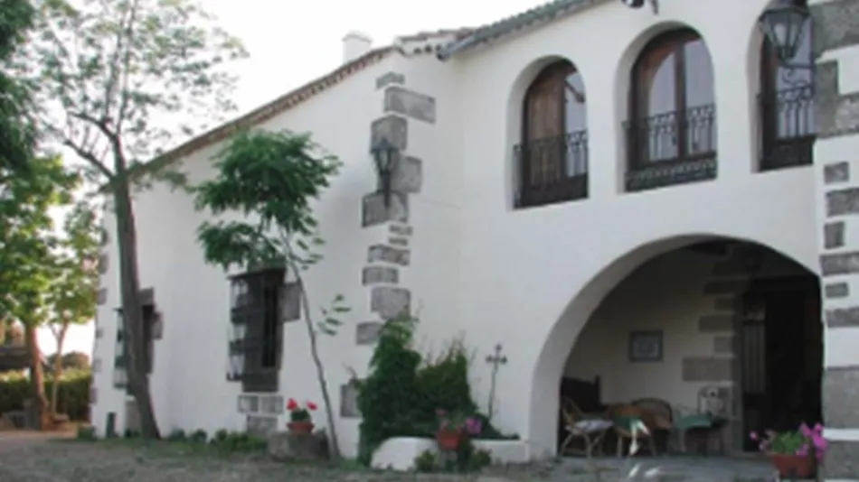 Imagen de una de las edificaciones a la venta en la provincia. Foto: AldeasAbandonadas