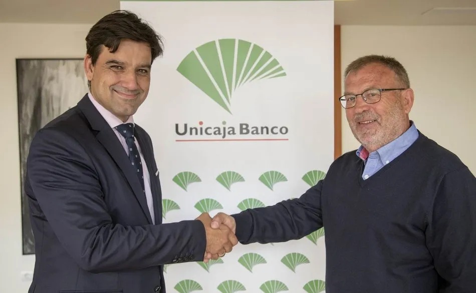 Firma del convenio entre Unicaja y la Comunidad de Regantes de La Armuña