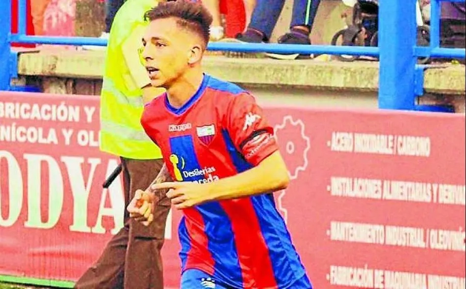 Álvaro Romero, con el Extremadura / Estadio Deportivo