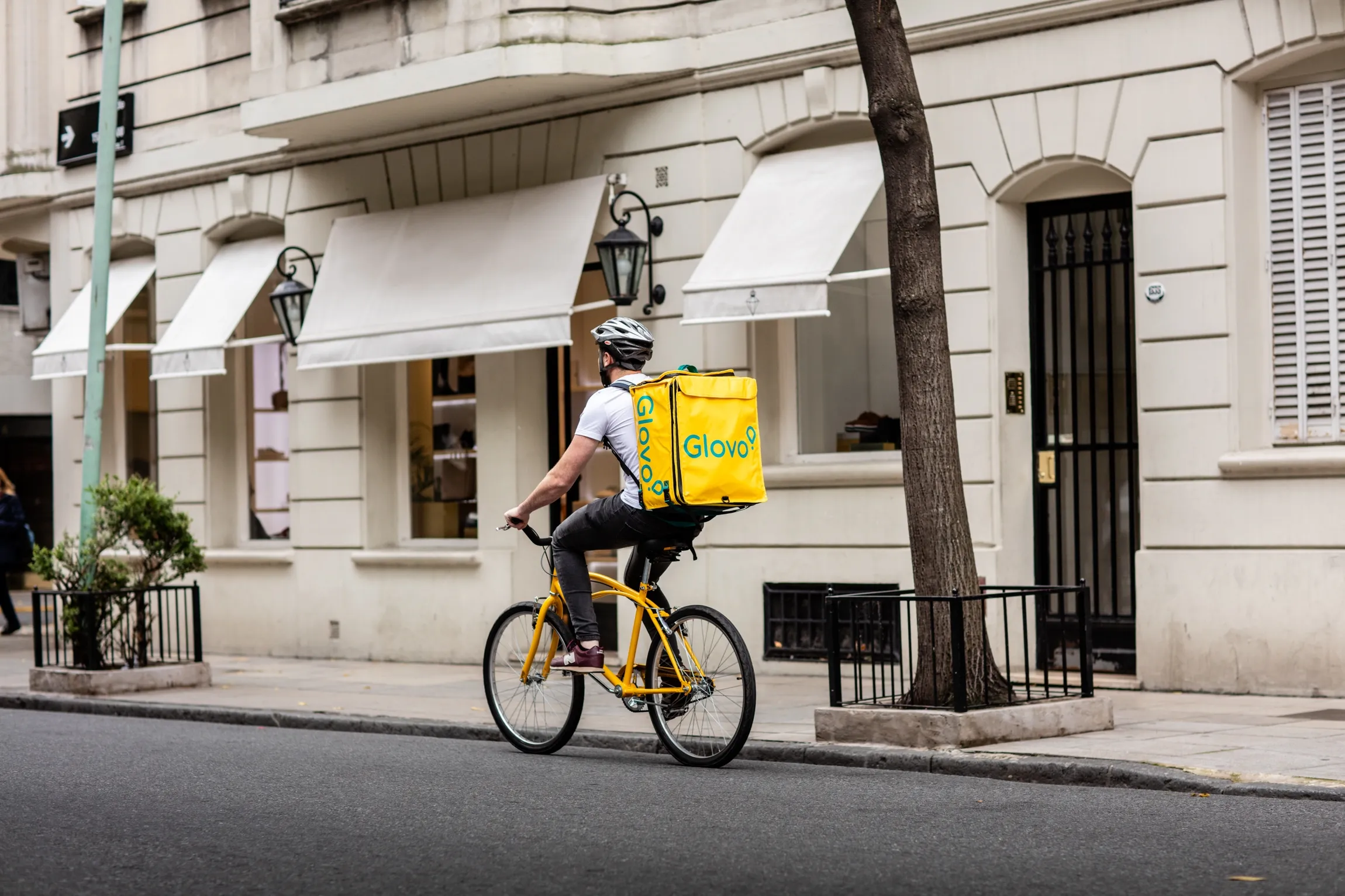 Un rider de Glovo