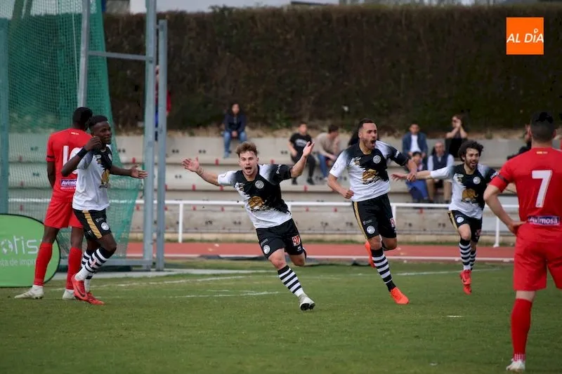 Garrido celebra un gol