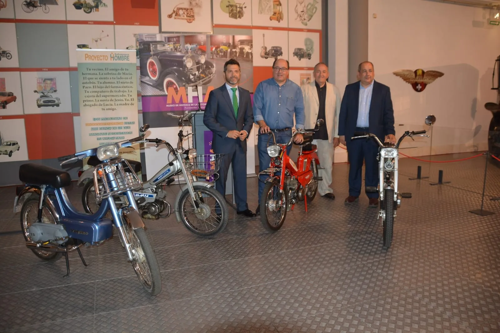 Presentación de la  Raid Solidario en Ciclomotor Clásico / Lydia González