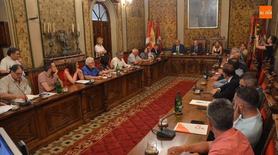 Sesión plenaria en la Diputación de Salamanca. Foto de Lydia González