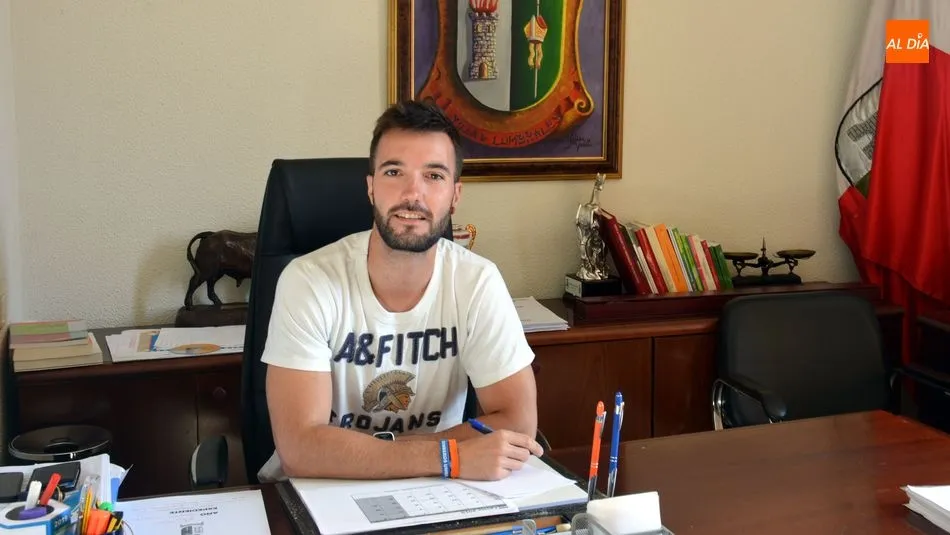 Pedraz ocupa el sillón de la alcaldía de Lumbrales desde el 15 de junio / E. Corredera
