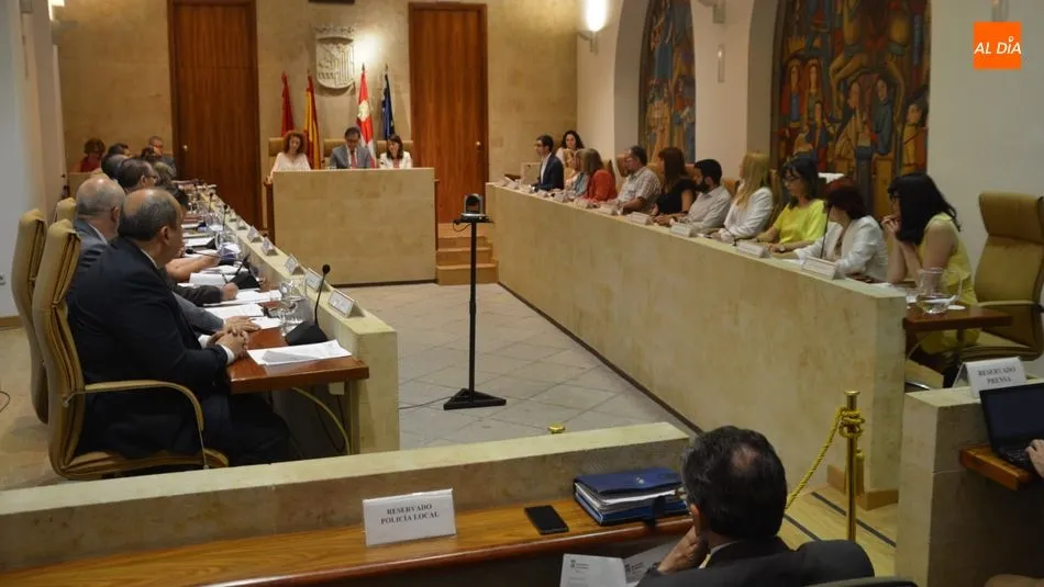 Pleno extraordinario del Ayuntamiento de Salamanca. Foto de Lydia González