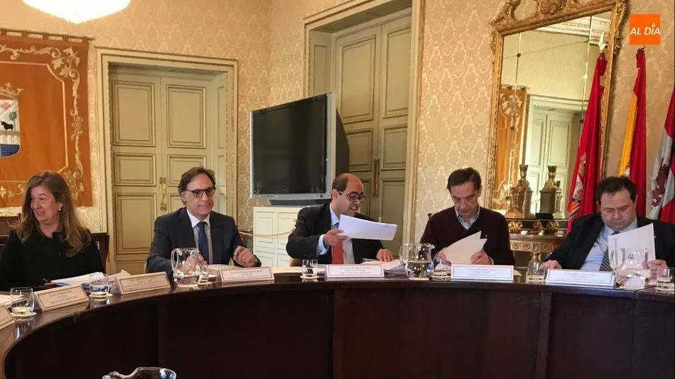 Imagen de archivo del Consejo de Ciudad presidido por el alcalde, Carlos García Carbayo