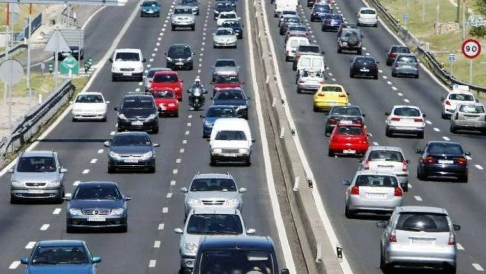 Arranca la primera operación salida del verano con más de 80.000 desplazamientos por las...