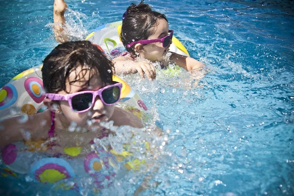 Los pediatras alertan de que 8 de cada 10 ahogamientos infantiles se producen en piscinas privadas  