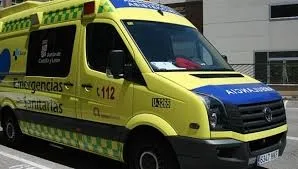 Un conductor herido al colisionar contra un edificio en el Camino de las Aguas  