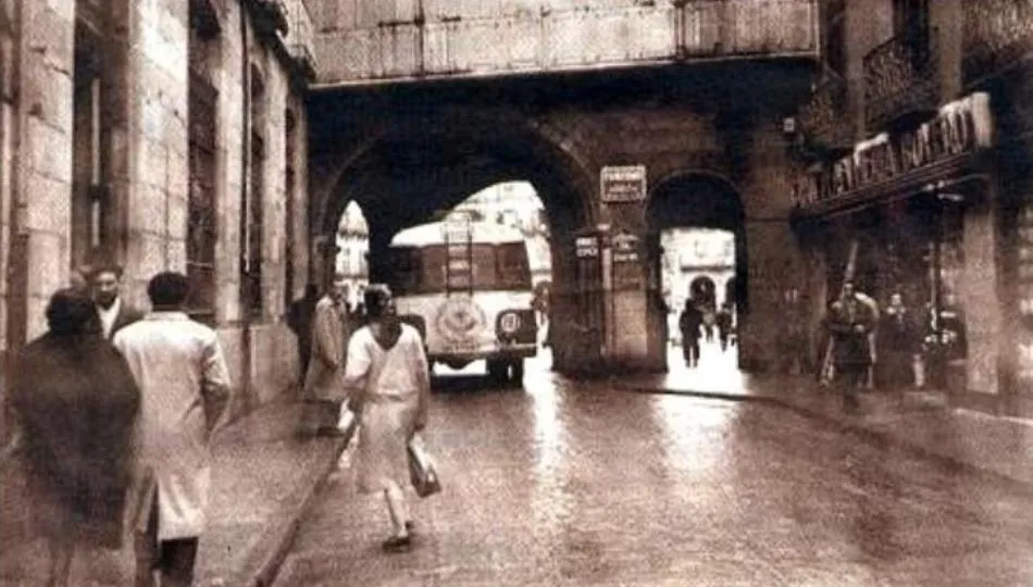 La calle Zamora, entrada de autobuses