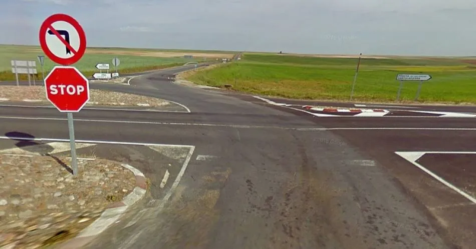 Cruce en el que se produjo el accidente, un punto negro en esta carretera