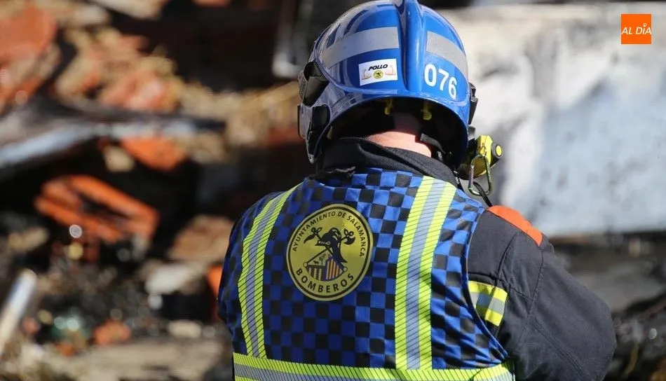 Bombero del Ayuntamiento de Salamanca en una actuación anterior